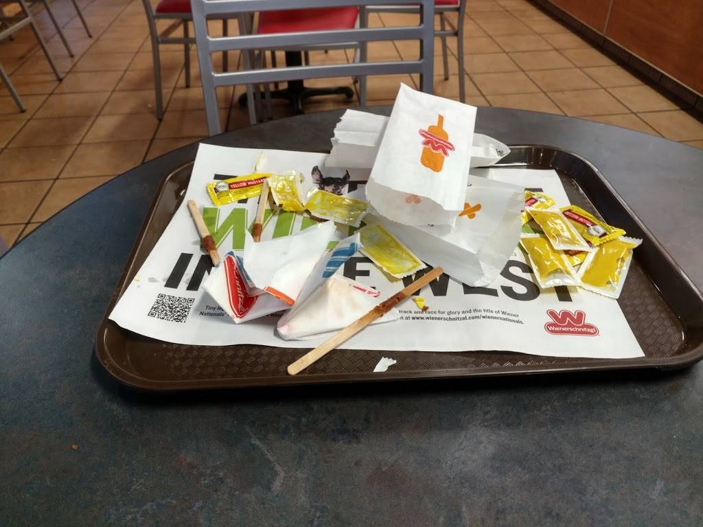 Wienerschnitzel | restaurant | 3203 W Alameda, Burbank, CA 91505, USA | 8188411917 OR +1 818-841-1917