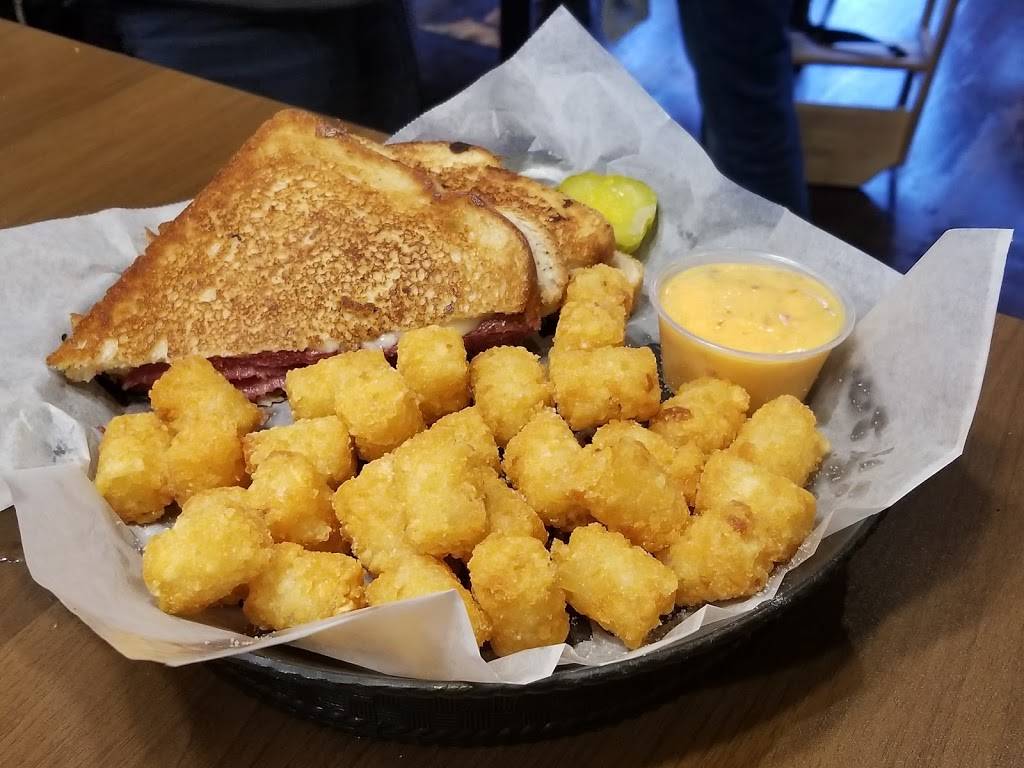 Bernie & Bettys Pizza | restaurant | 1101 S Spring St, Springfield, IL 62704, USA | 2175281821 OR +1 217-528-1821