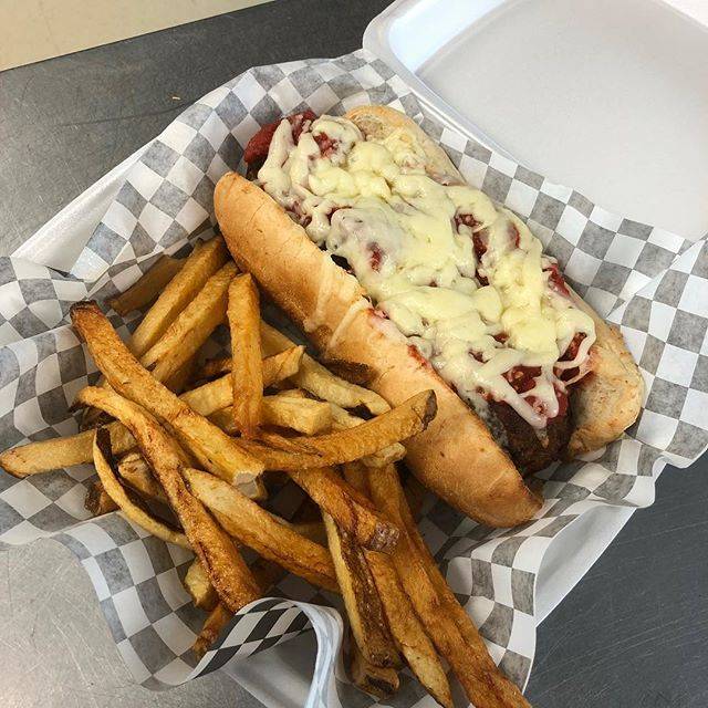 Colossal Crab & Miller Pizza Chicago | restaurant | 17 W 35th St, Chicago, IL 60616, USA | 7738552029 OR +1 773-855-2029