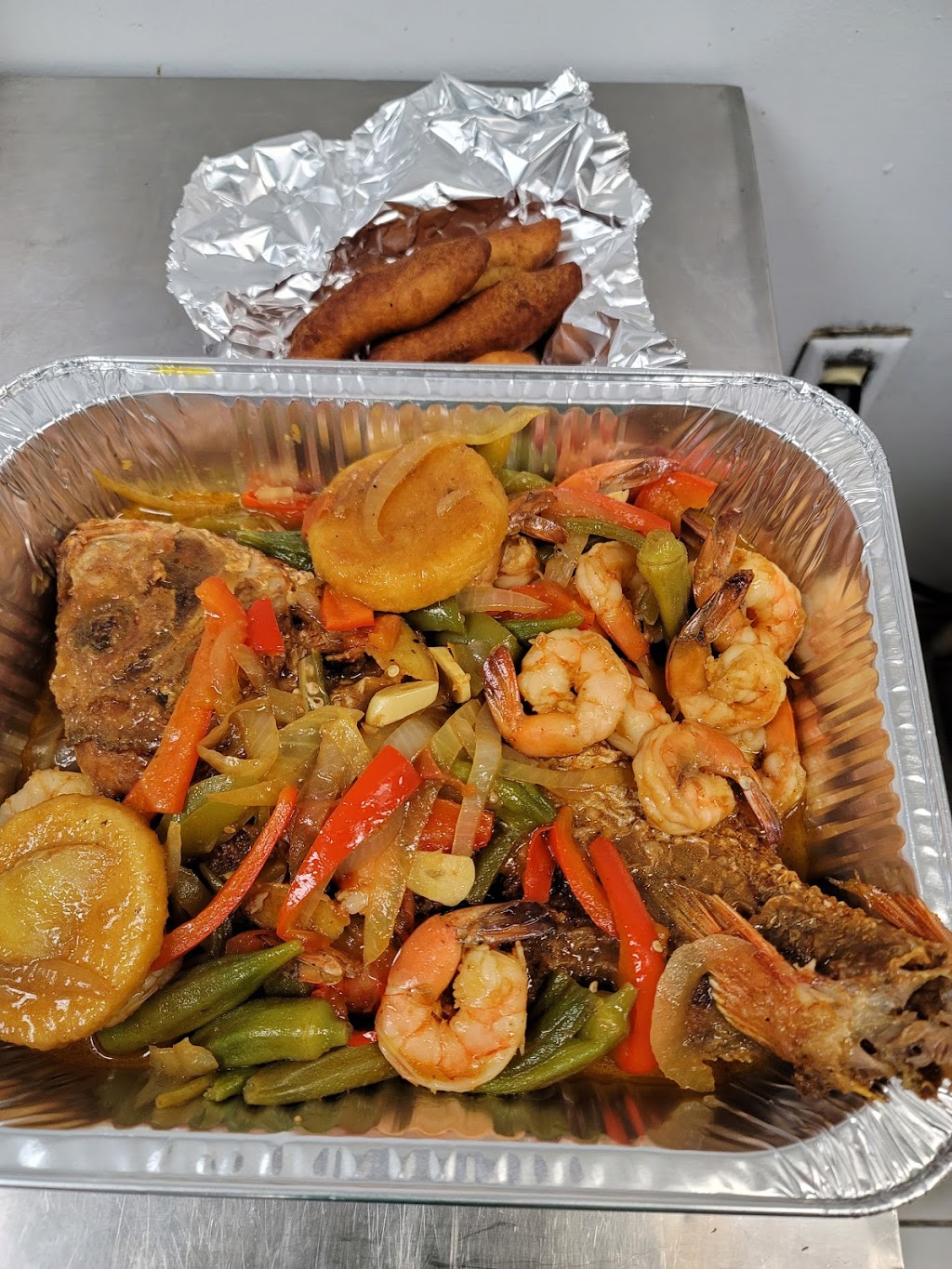 Real Real Jamaica | restaurant | 6828 San Pedro Ave, San Antonio, TX 78216, USA | 2108583015 OR +1 210-858-3015