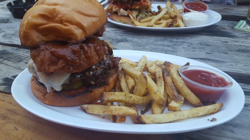 The Hideaway Bar & Grill | restaurant | 2565 Franklin Blvd, Sacramento, CA 95818, USA | 9164551331 OR +1 916-455-1331