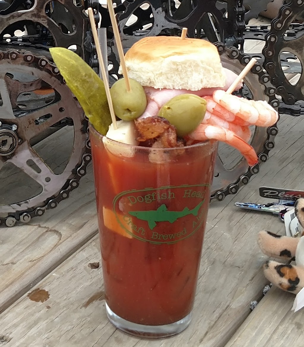 Chucks Bar | restaurant | 600 N Santa Fe Ave, Salina, KS 67401, USA | 7854043225 OR +1 785-404-3225