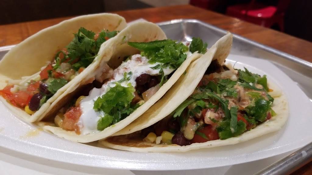 Mucho Burrito Fresh Mexican Grill | restaurant | 1029 Rue du Marché Central, Montréal, QC H4N 1J8, Canada | 5143819393 OR +1 514-381-9393