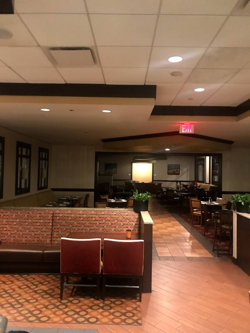 Basils Kitchen | restaurant | 5500 N River Rd, Rosemont, IL 60018, USA | 8476784000 OR +1 847-678-4000