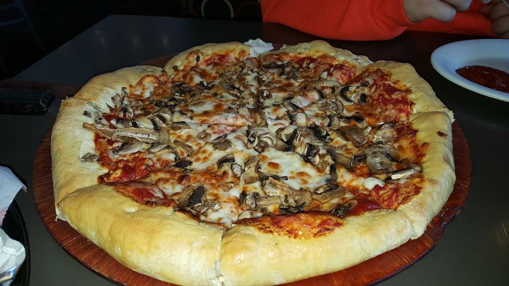 Pizza Hut | restaurant | 1420 N Main St, Rushville, IN 46173, USA | 7659323780 OR +1 765-932-3780