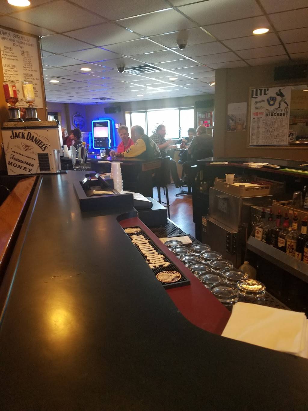 Cash & Swillies | restaurant | 701 Hyland Ave, Kaukauna, WI 54130, USA | 9207665452 OR +1 920-766-5452