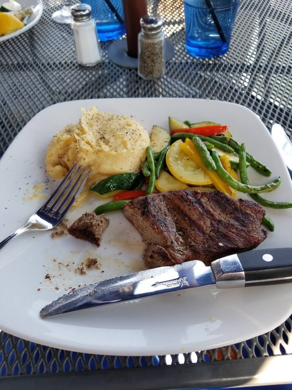 BLU On The Water | restaurant | 20 Water St, East Greenwich, RI 02818, USA | 4018853700 OR +1 401-885-3700