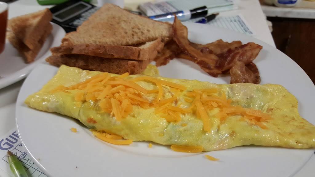 Hiway Inn | restaurant | 600 W St John St, Girard, KS 66743, USA | 6207248449 OR +1 620-724-8449