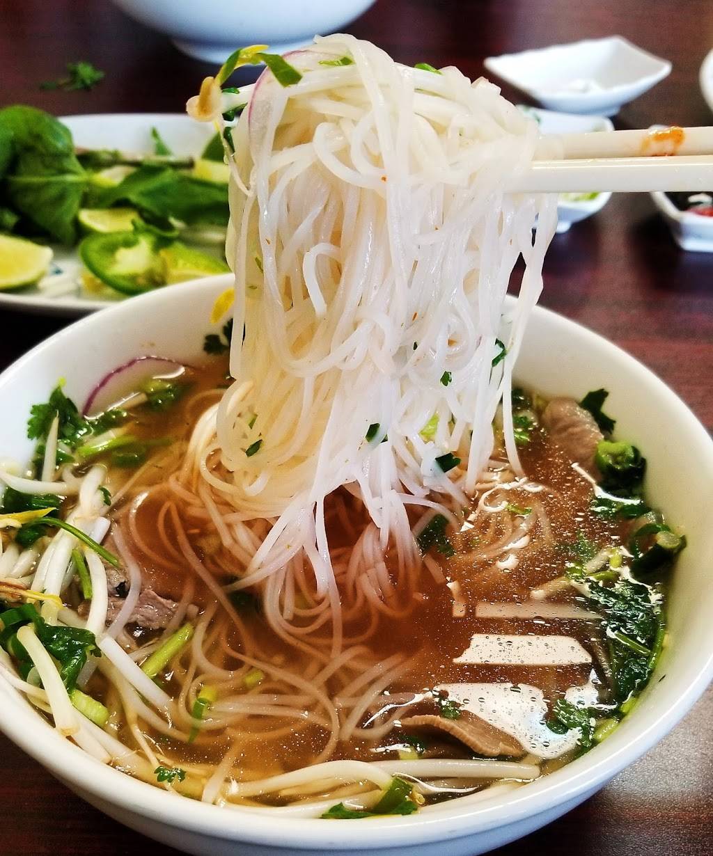 Pho Cuong | restaurant | 6605 E 37th St N #100, Wichita, KS 67220, USA | 3162608218 OR +1 316-260-8218