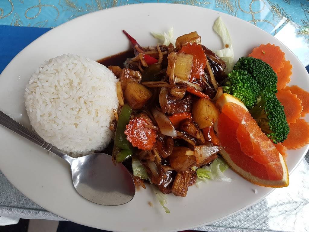 Rim Nahm | restaurant | 2212 Broad St, Cranston, RI 02905, USA | 4014677897 OR +1 401-467-7897