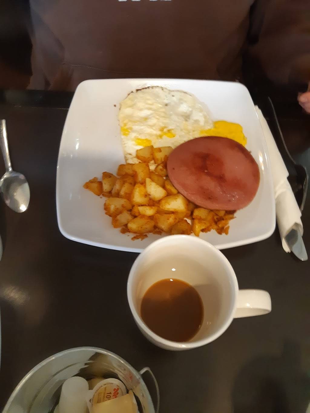 The Flat Top Grill | restaurant | 1554 RR 20, Saint Anns, ON L0R 1Y0, Canada | 9053864848 OR +1 905-386-4848