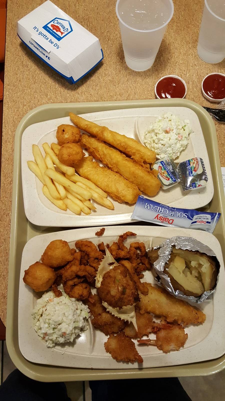 Captain Ds | restaurant | 271 N Mt Juliet Rd, Mt. Juliet, TN 37122, USA | 6157549100 OR +1 615-754-9100