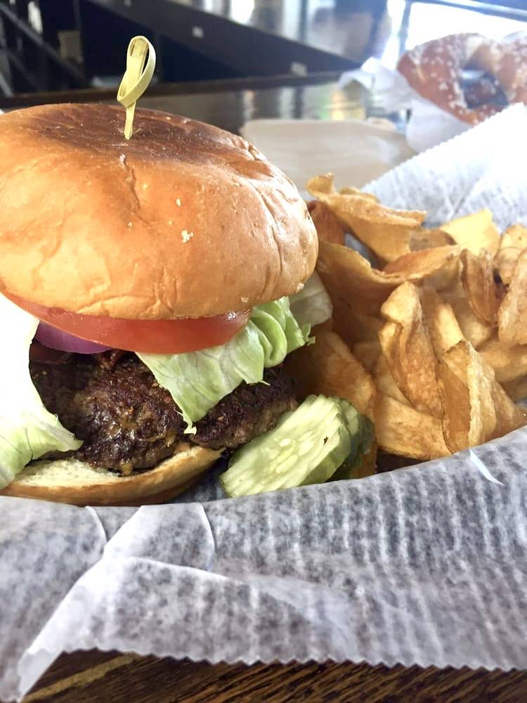 The Regal Seagull | restaurant | 996 N Coast Hwy 101, Encinitas, CA 92024, USA | 7604792337 OR +1 760-479-2337