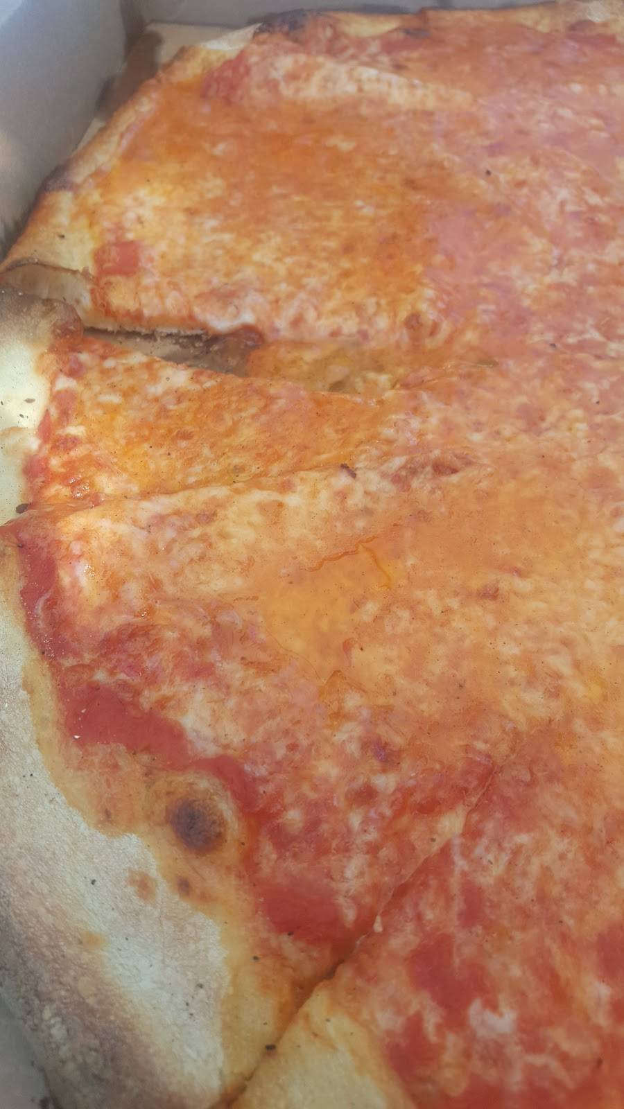 DeLucias Pizza And Restaurant | restaurant | 1 Jefferson Rd, Branford, CT 06405, USA | 2034835232 OR +1 203-483-5232