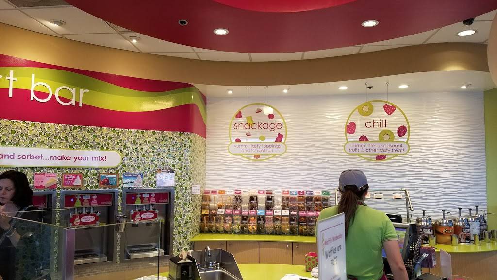 Menchies Frozen Yogurt | bakery | 7339 Lemont Rd, Downers Grove, IL 60516, USA | 6305151650 OR +1 630-515-1650