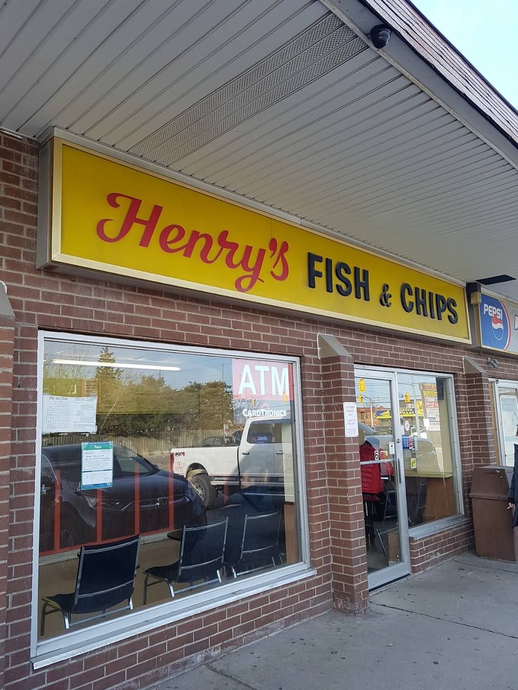 Henrys Fish & Chips | restaurant | 833 Westlock Rd, Mississauga, ON L5C 1K7, Canada | 9052771250 OR +1 905-277-1250