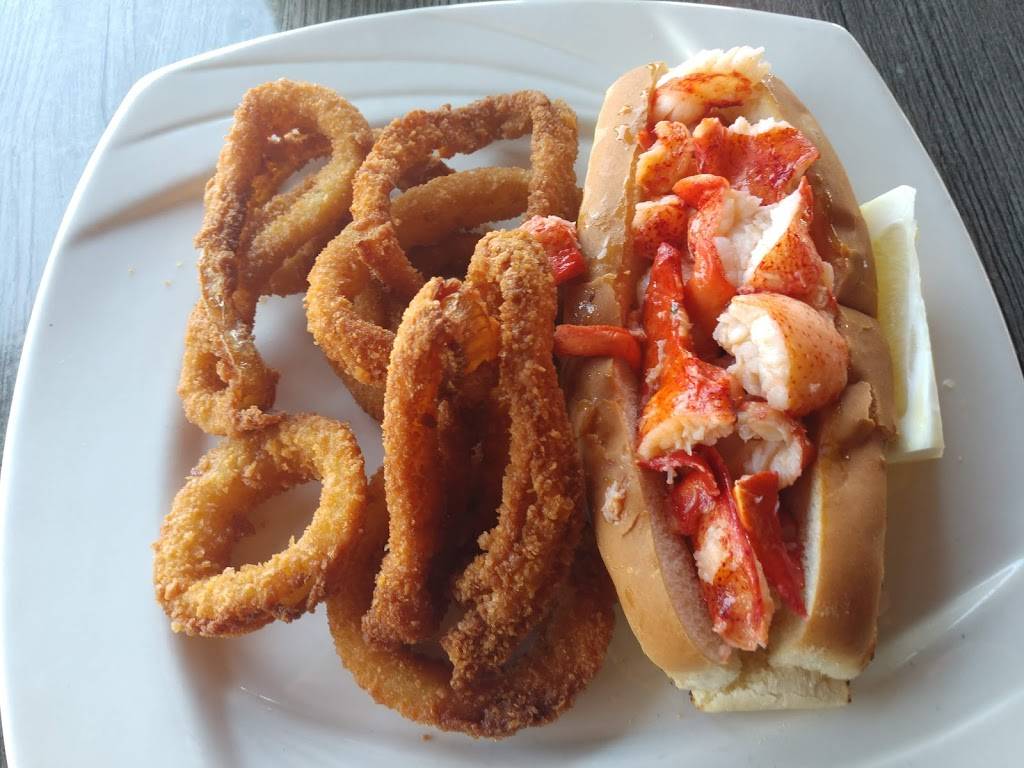 Rockys Aqua | restaurant | 34 Riverside Dr, Clinton, CT 06413, USA | 8606643788 OR +1 860-664-3788