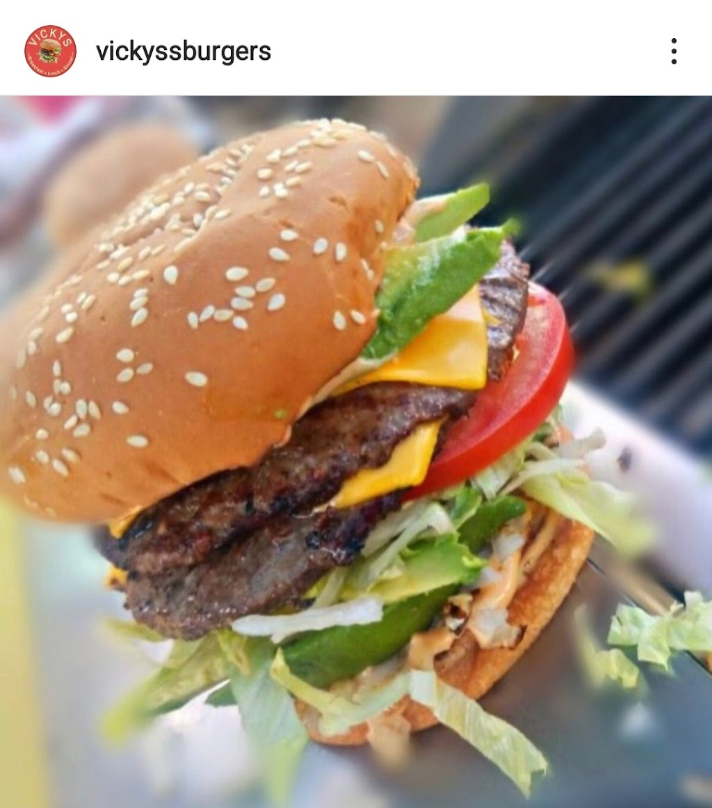 Vickys Burgers | restaurant | 635 N Main St, Corona, CA 92880, USA | 9512686516 OR +1 951-268-6516