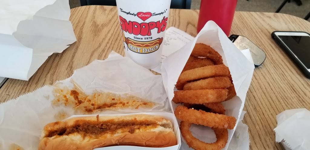 Snoopys Hot Dogs & More | restaurant | 82 Glen Rd, Garner, NC 27529, USA | 9197792545 OR +1 919-779-2545