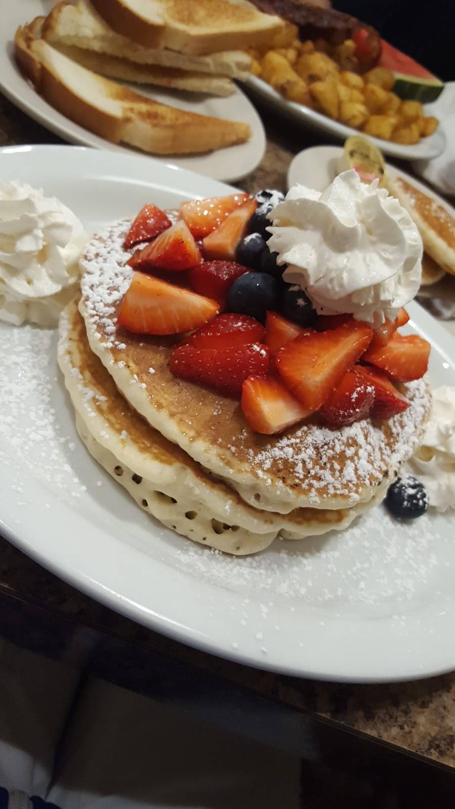 Suzie’s Grill Cafe | restaurant | 150 Ouellette Pl #120, Windsor, ON N8X 1L9, Canada | 5199690006 OR +1 519-969-0006