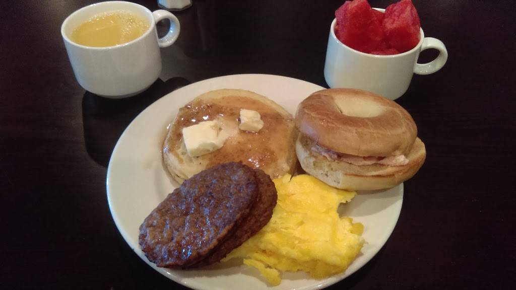 Entre Bar and Grill | restaurant | 1725 E Algonquin Rd, Schaumburg, IL 60173, USA | 8472210622 OR +1 847-221-0622