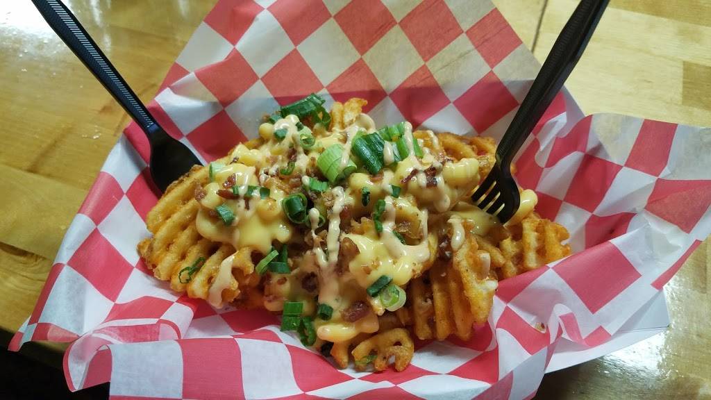 Fortys Chicken & Waffles | restaurant | 2593 N High St, Columbus, OH 43202, USA | 6146366050 OR +1 614-636-6050