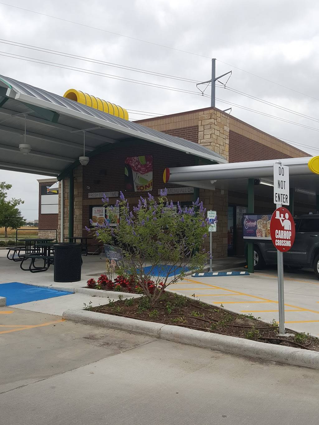 Sonic Drive-In | restaurant | 11665 Frisco St, Frisco, TX 75033, USA | 4693626595 OR +1 469-362-6595