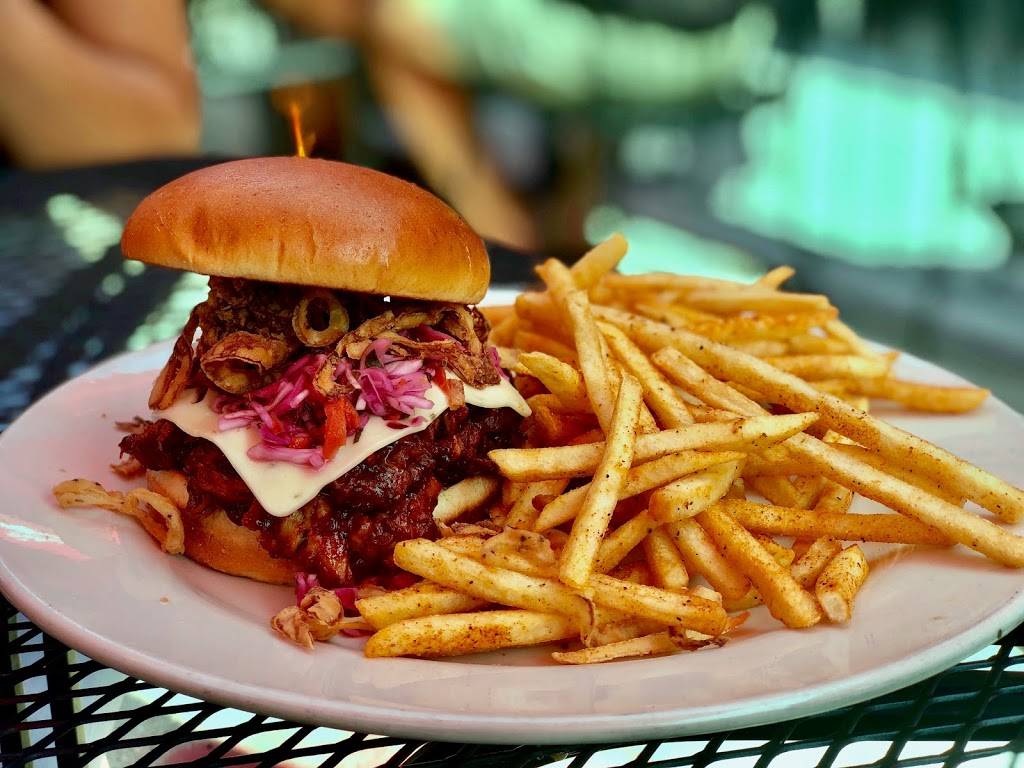 Ravenswood Station Bar & Grill | restaurant | 4709 N Damen Ave, Chicago, IL 60625, USA | 7738789400 OR +1 773-878-9400