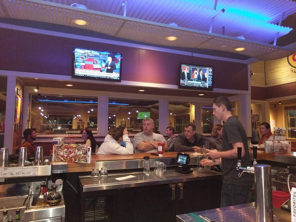 Chilis Grill & Bar | meal takeaway | 2 Plaza Way, Plymouth, MA 02360, USA | 5087472138 OR +1 508-747-2138