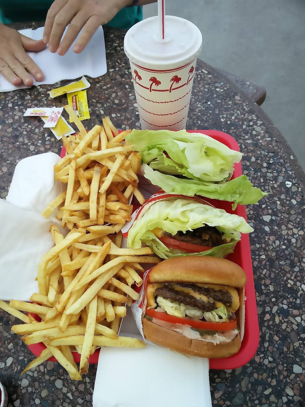 In-N-Out Burger | restaurant | 4865 Calle Real, Goleta, CA 93111, USA | 8007861000 OR +1 800-786-1000