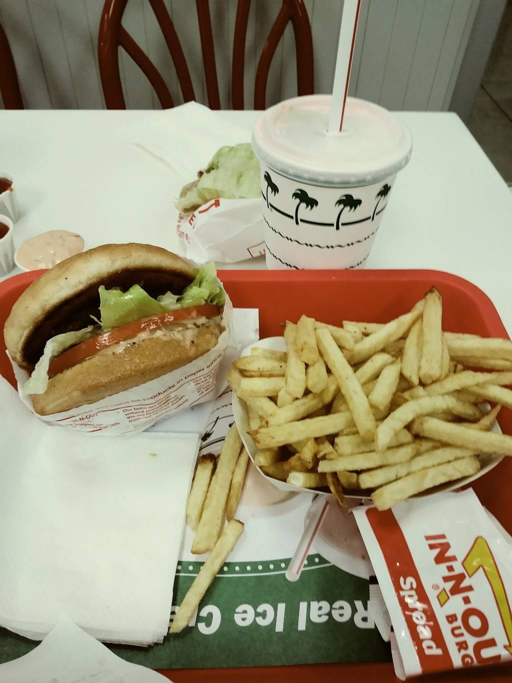 In-N-Out Burger | restaurant | 450 Auto Center Dr, Corona, CA 92882, USA | 8007861000 OR +1 800-786-1000
