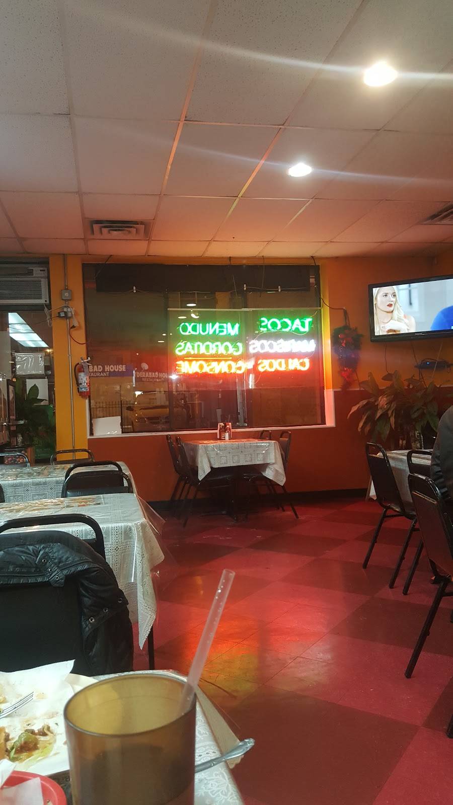 El Pueblo | restaurant | 2212 W Devon Ave, Chicago, IL 60659, USA | 7739731300 OR +1 773-973-1300