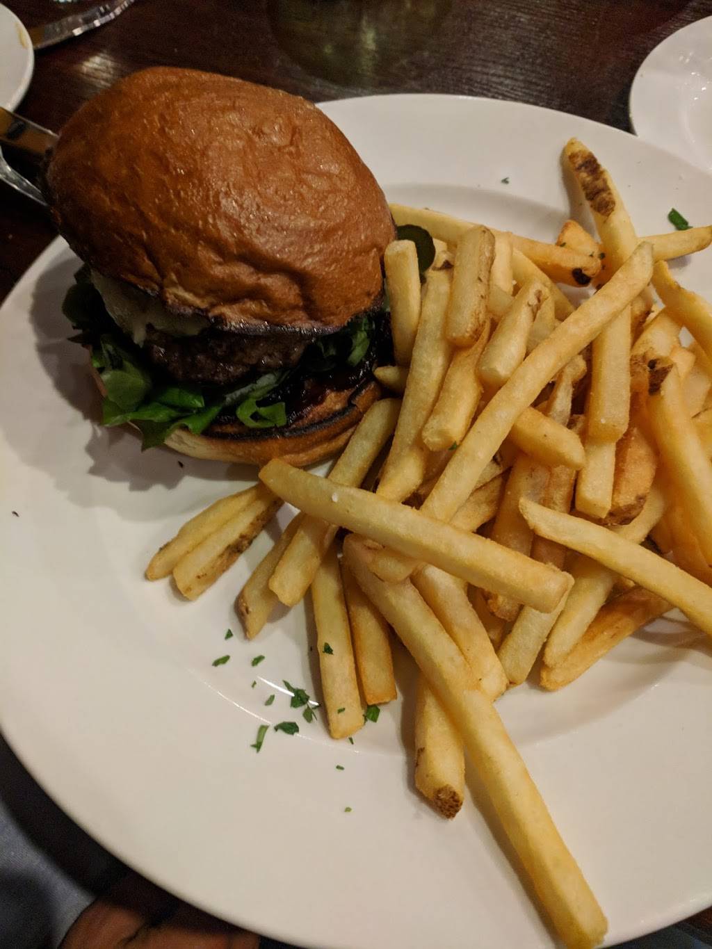 Woodhouse Kitchen + Bar | restaurant | 2629 Water Park Dr, Mason, OH 45040, USA | 5134668170 OR +1 513-466-8170