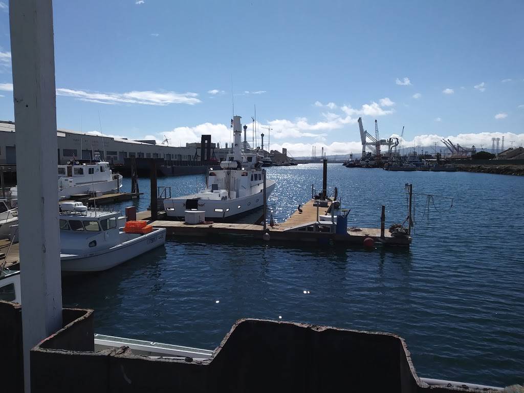 Queens Wharf Restaurant | restaurant | 555 Pico Ave, Long Beach, CA 90802, USA | 5624953617 OR +1 562-495-3617