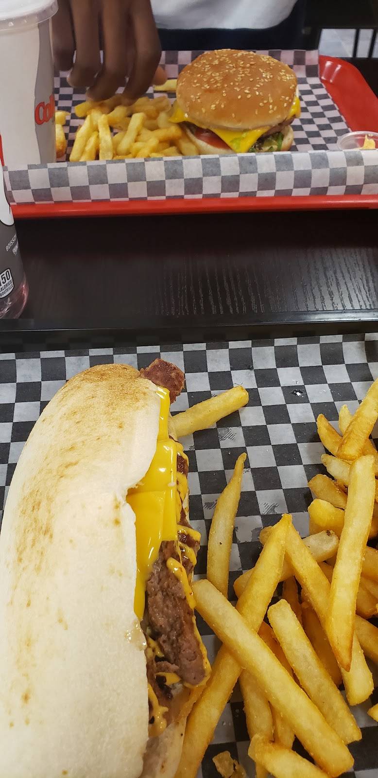 Ô-Big | restaurant | 3974 Rue Ontario E, Montréal, QC H1W 1S9, Canada | 5145232837 OR +1 514-523-2837