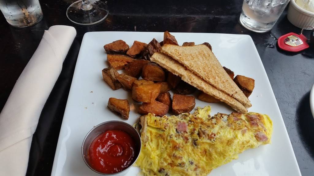 West End Johnnie’s | restaurant | 138 Portland St, Boston, MA 02114, USA | 6172271588 OR +1 617-227-1588