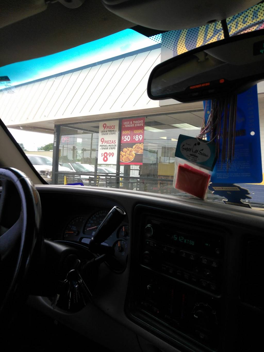 Churchs Chicken | restaurant | 3501 Jensen Dr, Houston, TX 77026, USA | 7132287817 OR +1 713-228-7817