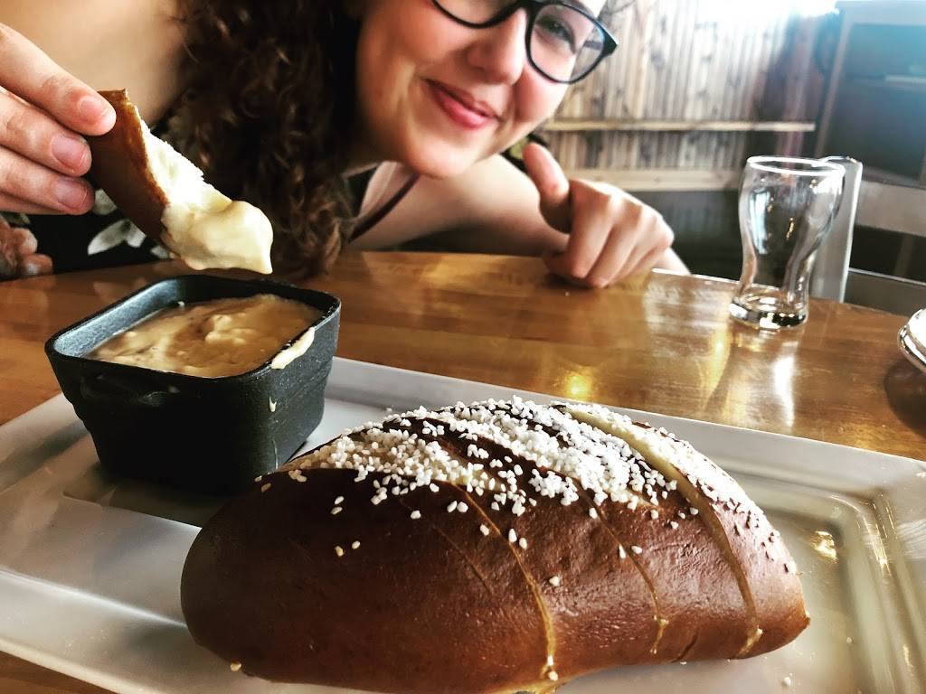 Wooden Bear Brewing | restaurant | 157 Holiday Pl, Franklin, IN 46131, USA | 3174946149 OR +1 317-494-6149