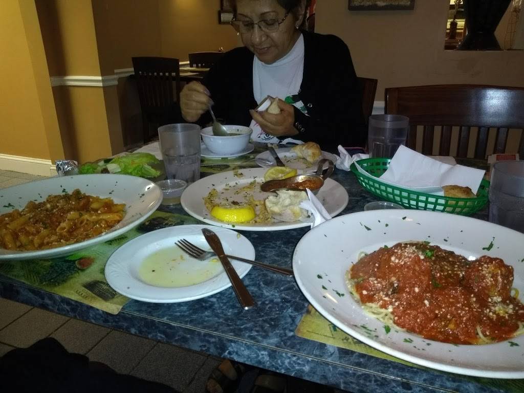 Antonios Italian Style Pizza | restaurant | 12A Bridgeport Ave, Shelton, CT 06484, USA | 2039247499 OR +1 203-924-7499