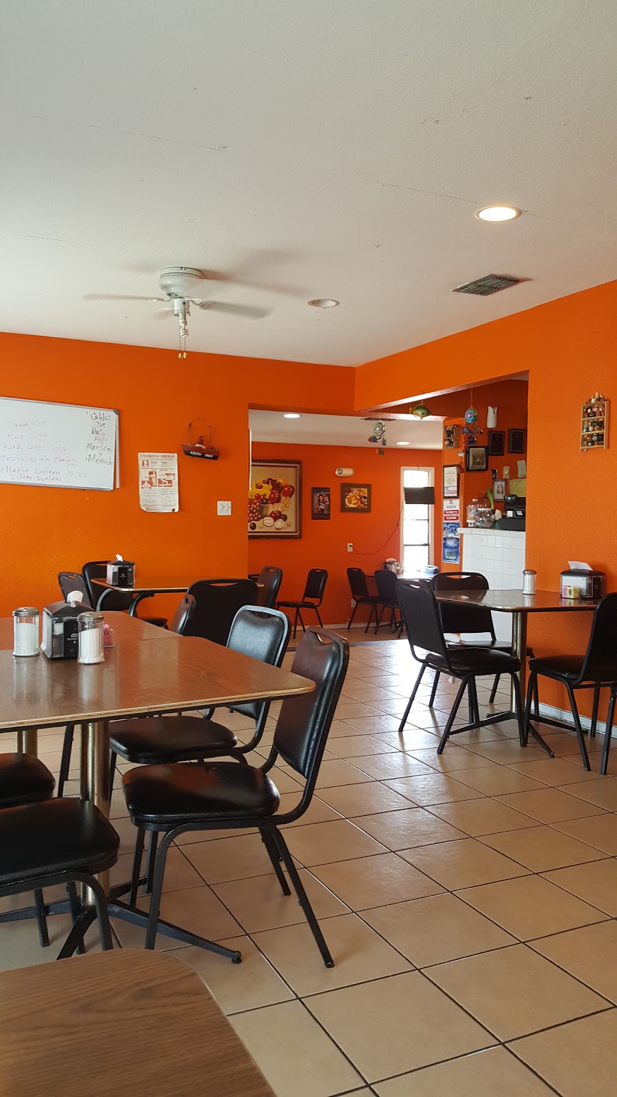 El Pescador | restaurant | 360 US-77 BUS, San Benito, TX 78586, USA | 9562769000 OR +1 956-276-9000