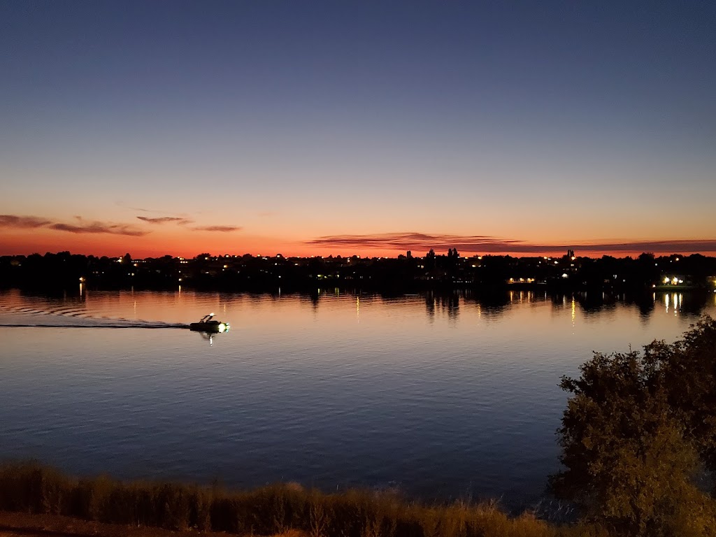 Michaels on the Lake | restaurant | 910 W Broadway Ave, Moses Lake, WA 98837, USA | 5097651611 OR +1 509-765-1611