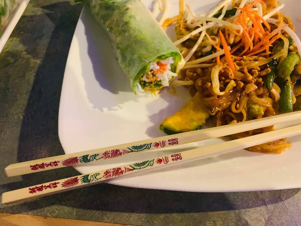 Spring House Thai Kitchen and Pho | restaurant | 2223 California Ave SW, Seattle, WA 98116, USA | 2069378807 OR +1 206-937-8807