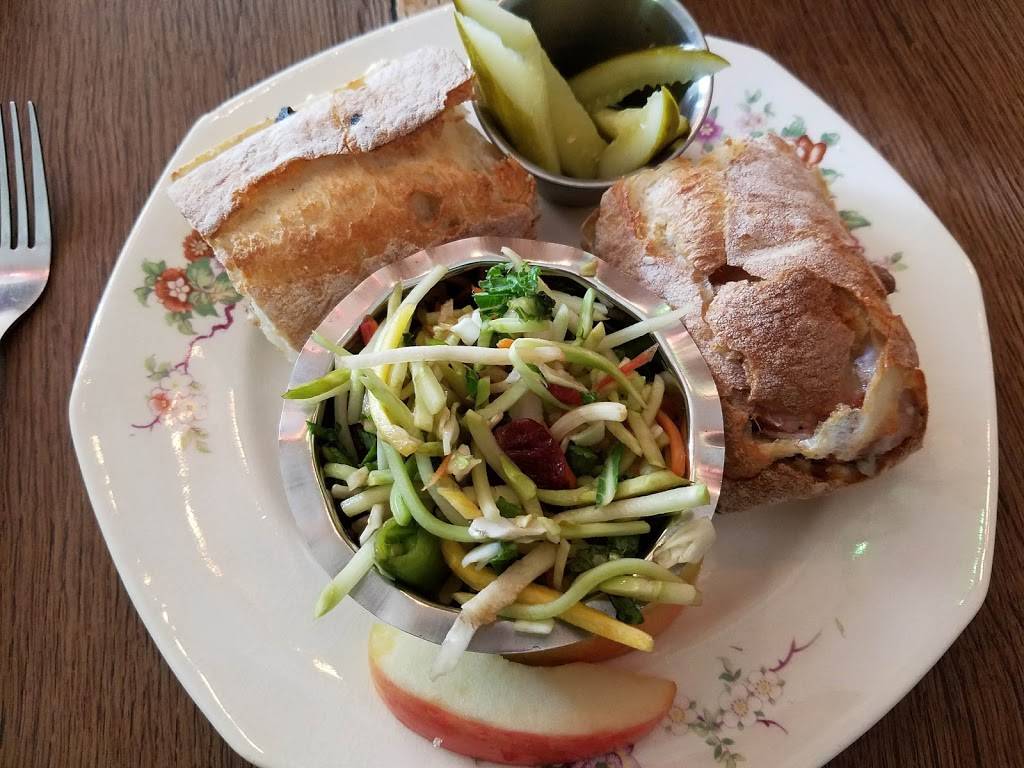 Fiddlers Green | restaurant | 1699 Jackson Harbor Rd, Washington, WI 54246, USA | 9208472610 OR +1 920-847-2610