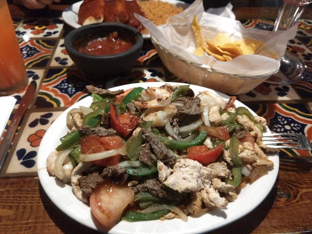 El Mexicano Restaurant | restaurant | 503 Riverstone Pkwy, Kankakee, IL 60901, USA | 8159335426 OR +1 815-933-5426