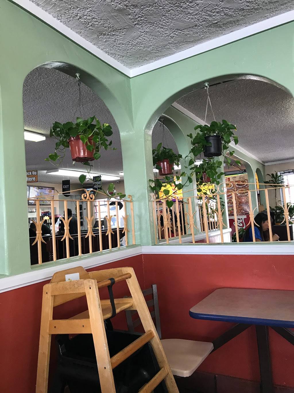 Campos Famous Burritos | restaurant | 2008 Pico Blvd, Santa Monica, CA 90405, USA | 3104504477 OR +1 310-450-4477