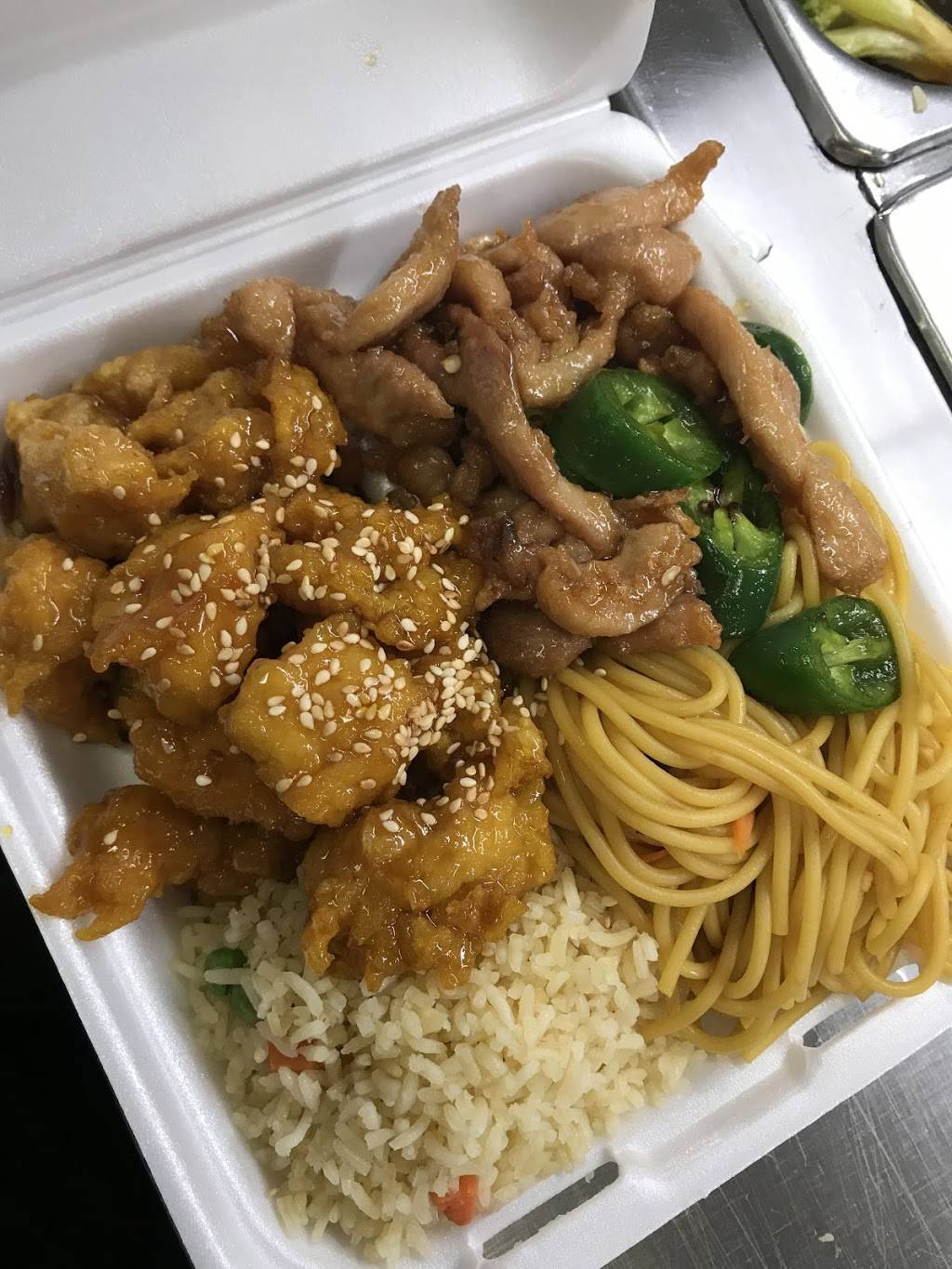 Yi Asian Express | restaurant | 15077 E Colfax Ave, Aurora, CO 80011, USA | 3033609999 OR +1 303-360-9999