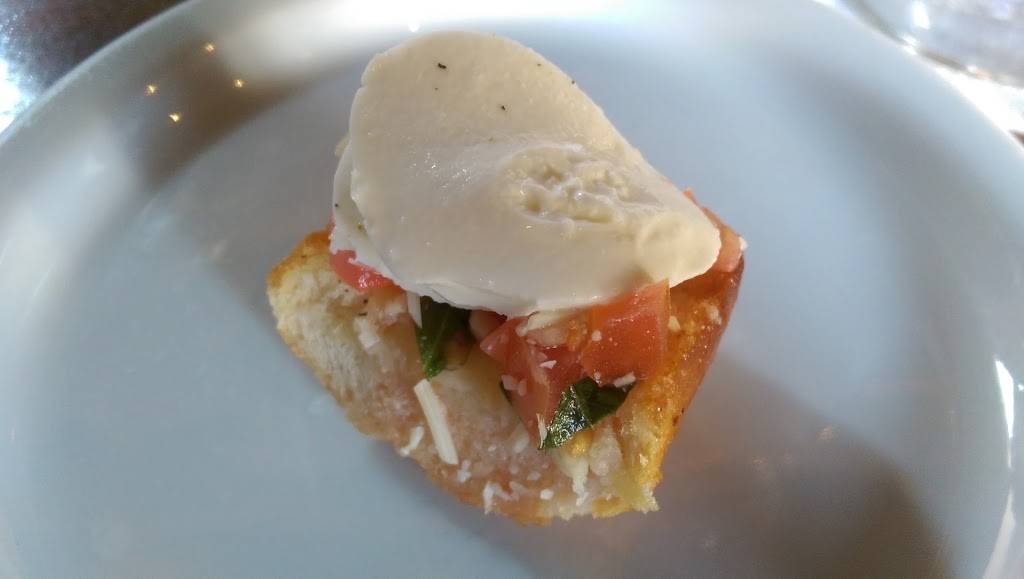 Pour Haus Wine Bar | restaurant | 1820 Industrial St, Los Angeles, CA 90021, USA | 2133270304 OR +1 213-327-0304