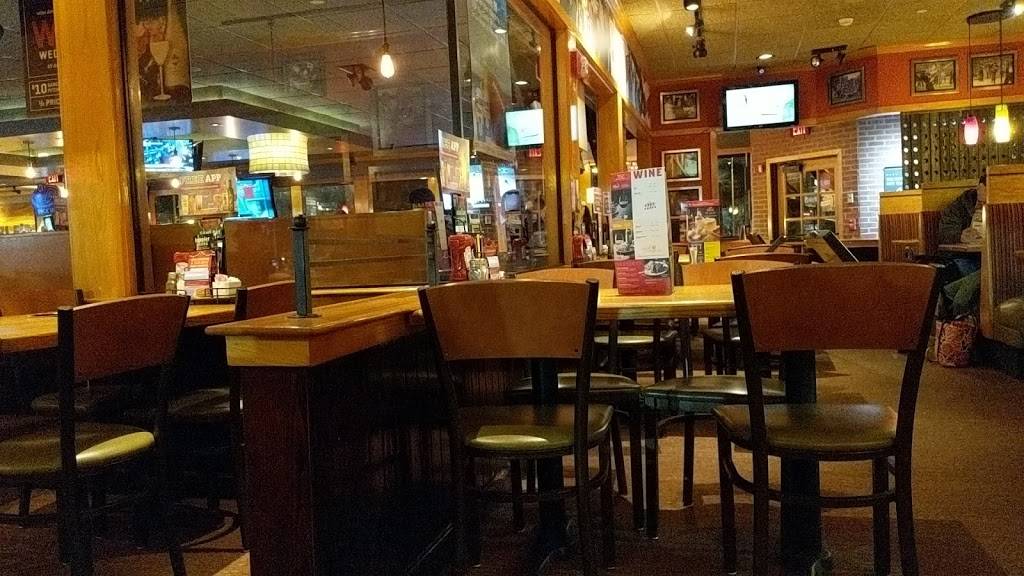 Applebees Grill + Bar | restaurant | 1935 N Ocean Ave, Farmingville, NY 11738, USA | 6317580081 OR +1 631-758-0081