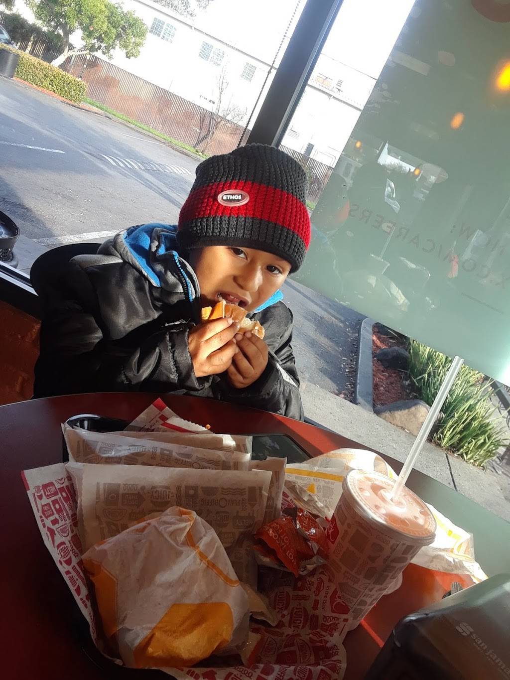 Jack in the Box | restaurant | 1075 W Tennyson Rd, Hayward, CA 94544, USA | 5108870733 OR +1 510-887-0733