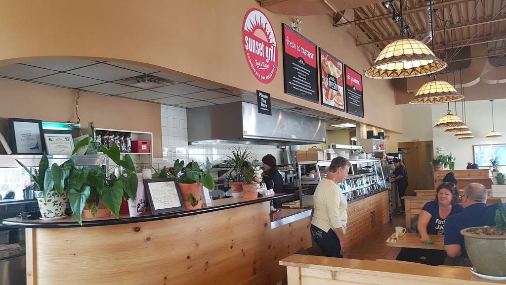 Sunset Grill | restaurant | 102 Lakeshore Rd W, Mississauga, ON L5H 2E1, Canada | 9058912200 OR +1 905-891-2200